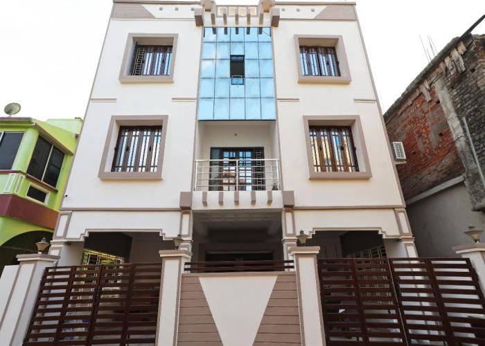 OYO 14988 Regal Stays