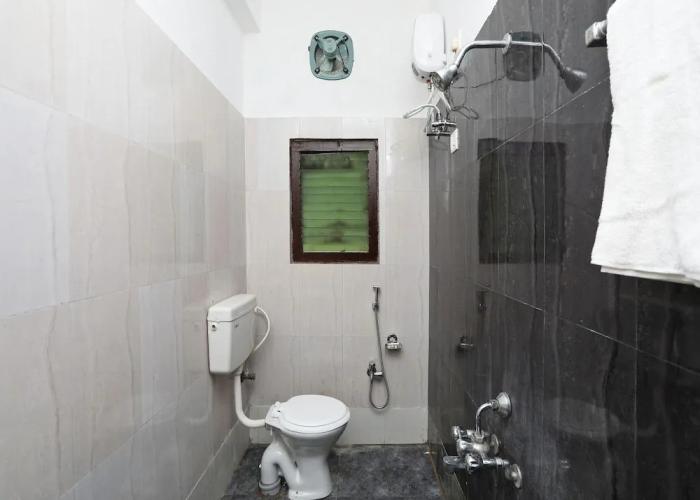 OYO 14988 Regal Stays