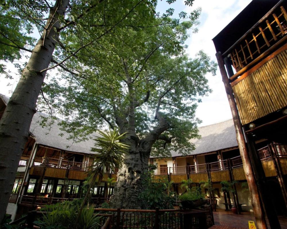 Cresta Mowana Safari Resort & Spa