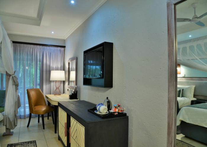 Cresta Mowana Safari Resort & Spa