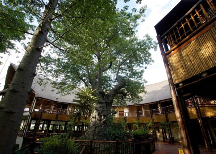 Cresta Mowana Safari Resort & Spa