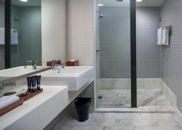 G Hotel Gurney