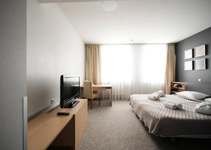 Jazz Hotel Navalis, Tubinas Hotels