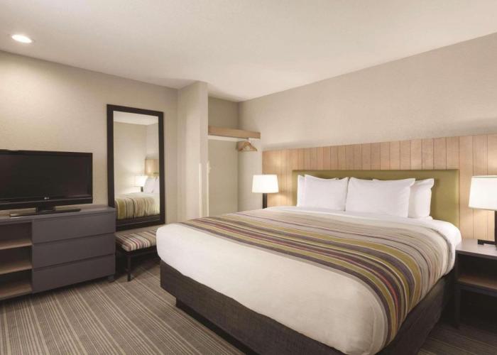 Country Inn & Suites by Radisson, Bakersfield, CA