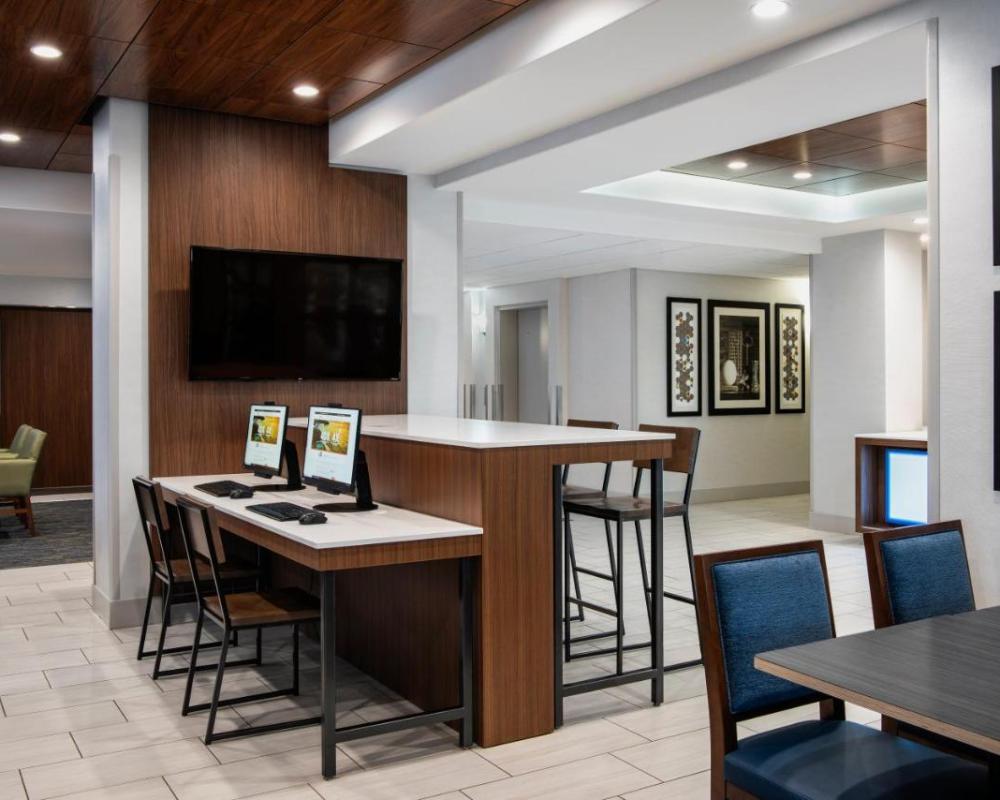 фото Holiday Inn Express Hotel & Suites Saskatoon, an IHG Hotel