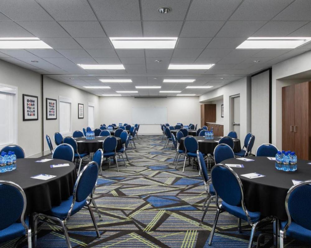 фото Holiday Inn Express Hotel & Suites Saskatoon, an IHG Hotel