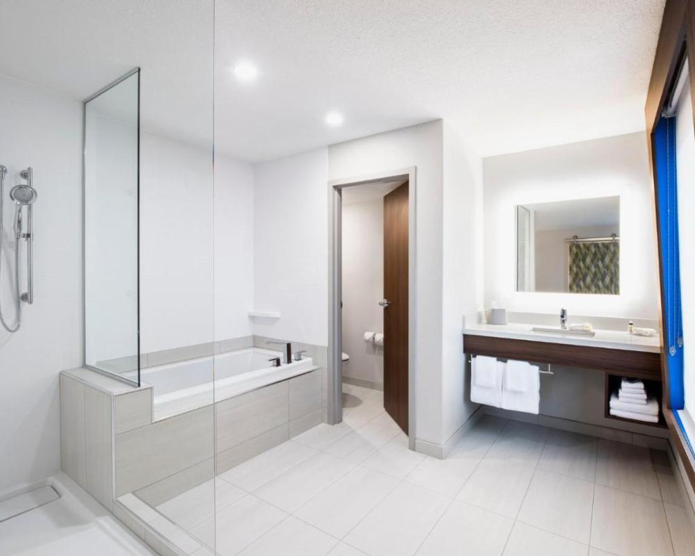 фото Holiday Inn Express Hotel & Suites Saskatoon, an IHG Hotel