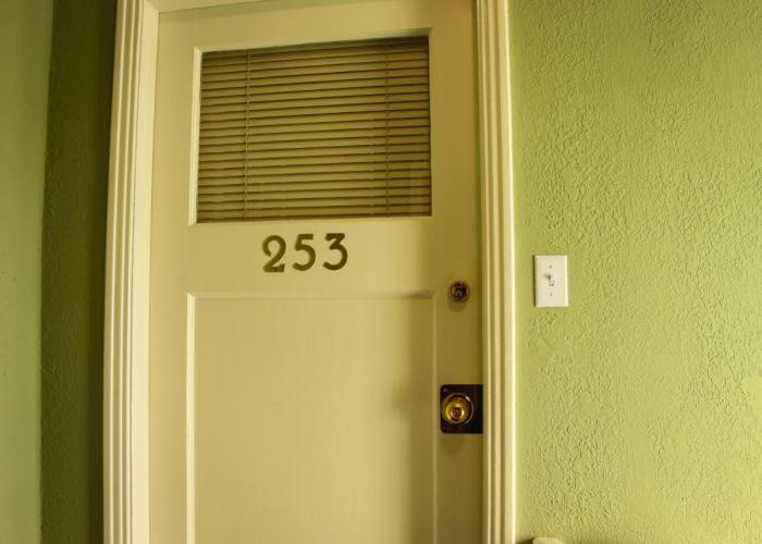 James Bay Inn Hotel, Suites & Cottage