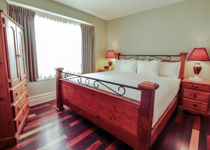 James Bay Inn Hotel, Suites & Cottage