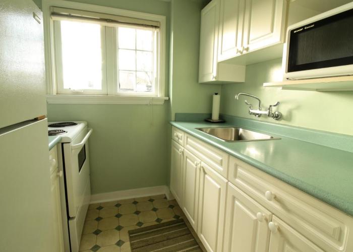 James Bay Inn Hotel, Suites & Cottage