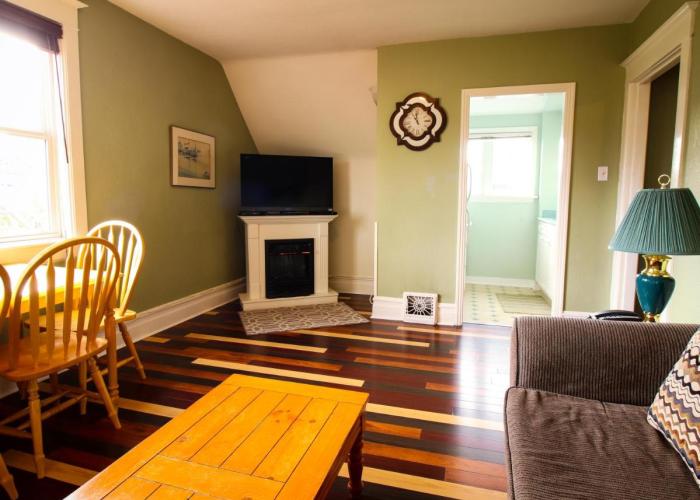 James Bay Inn Hotel, Suites & Cottage