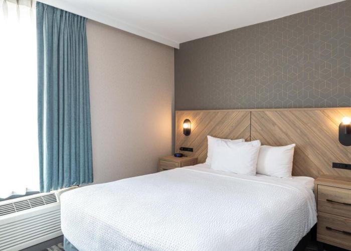 Sandman Suites Vancouver on Davie