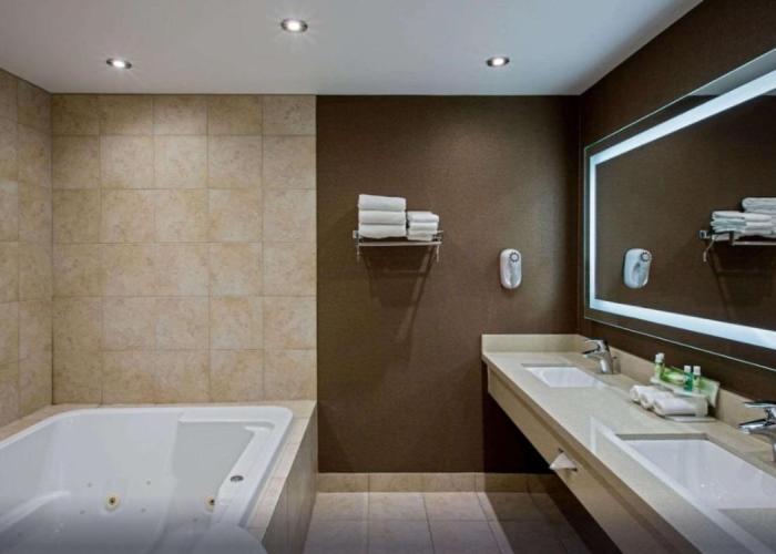 Holiday Inn Express & Suites Regina Downtown, an IHG Hotel