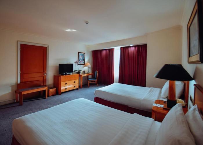 Surabaya Suites Hotel Powered by Archipelago