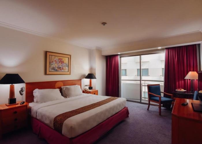 Surabaya Suites Hotel Powered by Archipelago