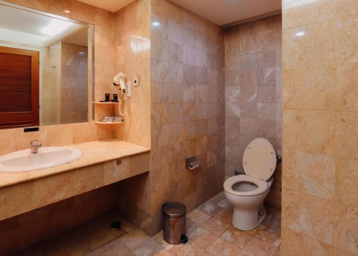 Surabaya Suites Hotel Powered by Archipelago