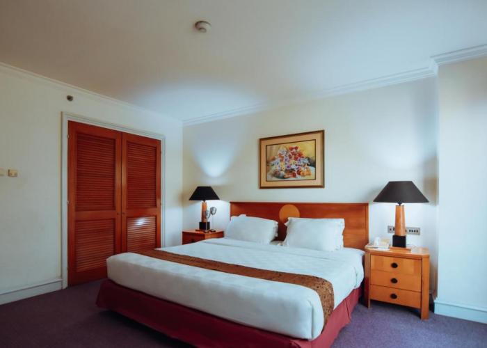 Surabaya Suites Hotel Powered by Archipelago