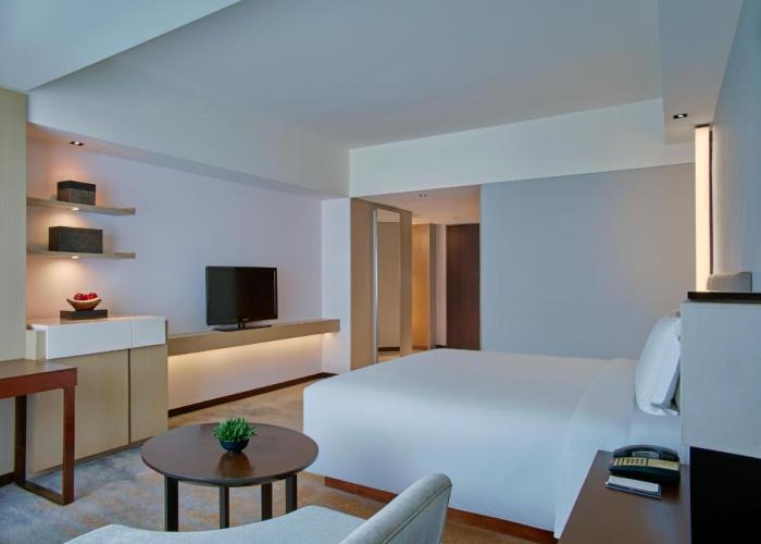New World Makati Hotel, Manila