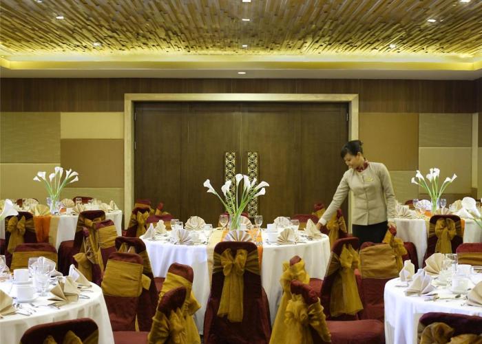 Hotel Santika Pandegiling - Surabaya