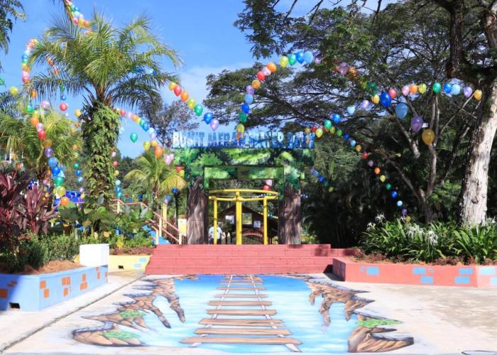Bukit Merah Laketown Resort