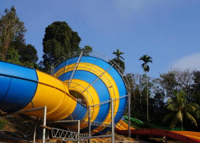 Bukit Merah Laketown Resort