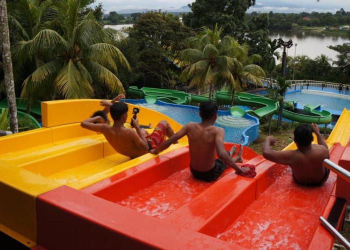 Bukit Merah Laketown Resort