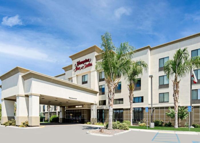 Hampton Inn and Suites Bakersfield / Highway 58