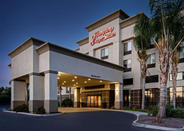 Hampton Inn and Suites Bakersfield / Highway 58