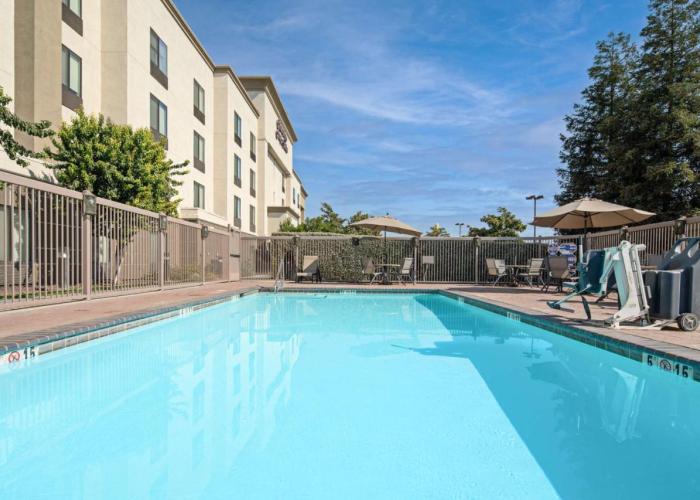 Hampton Inn and Suites Bakersfield / Highway 58