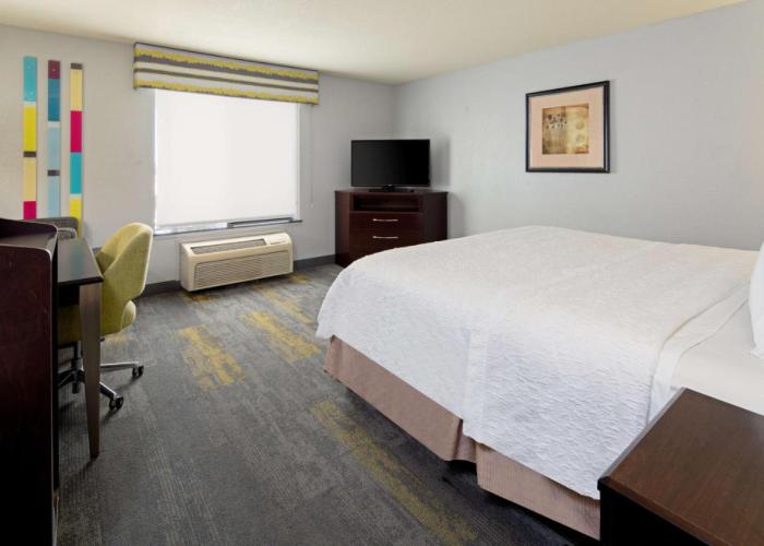 Hampton Inn and Suites Bakersfield / Highway 58