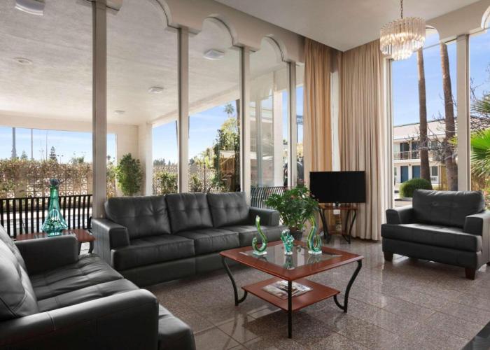 Travelodge by Wyndham Bakersfield