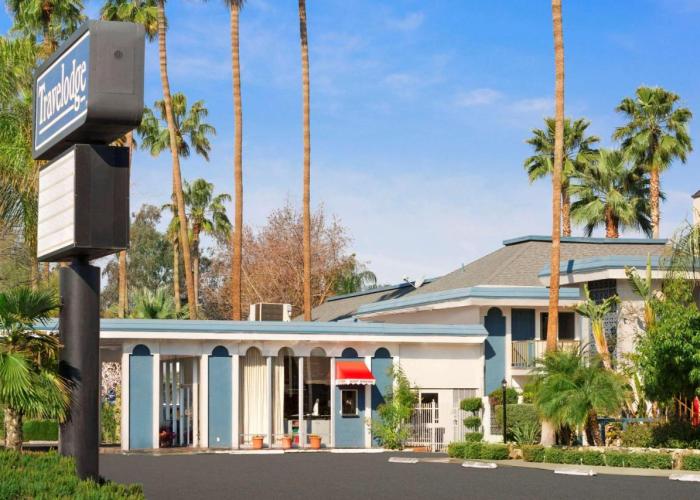 Travelodge by Wyndham Bakersfield