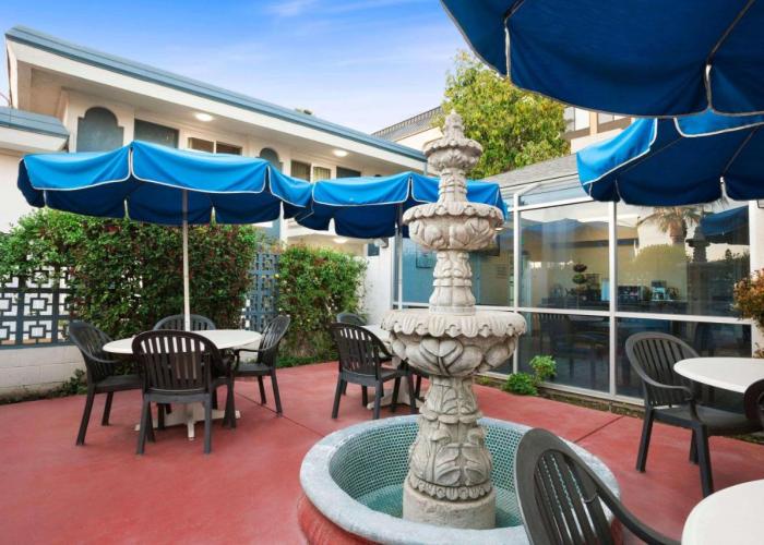 Travelodge by Wyndham Bakersfield