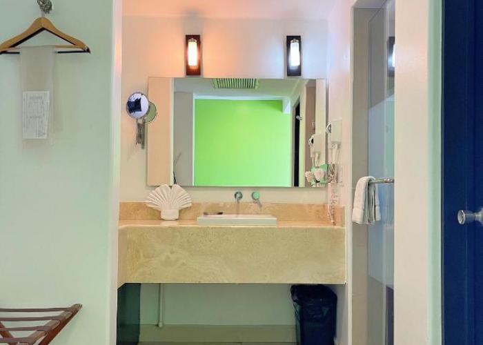 Seven Crown Express & Suites