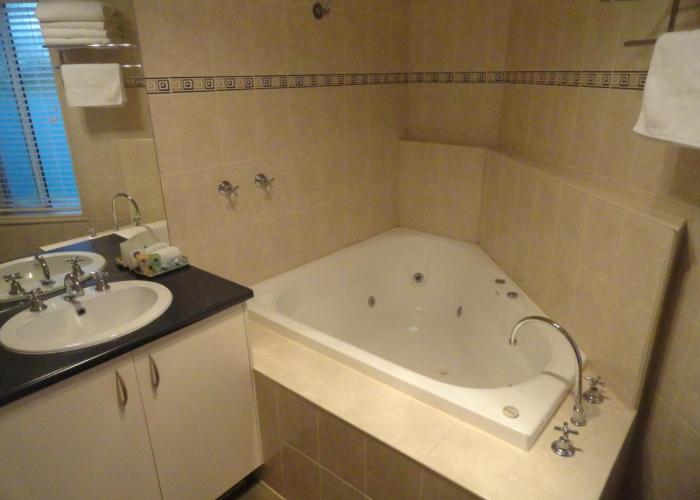 Victoria Lodge Motor Inn & Apartments