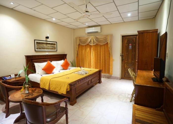 Royal Hotel