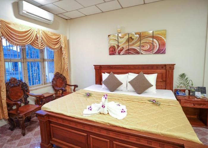 Royal Hotel