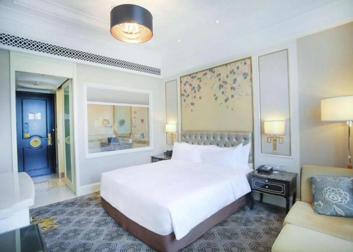 Crowne Plaza Zhengzhou, an IHG Hotel