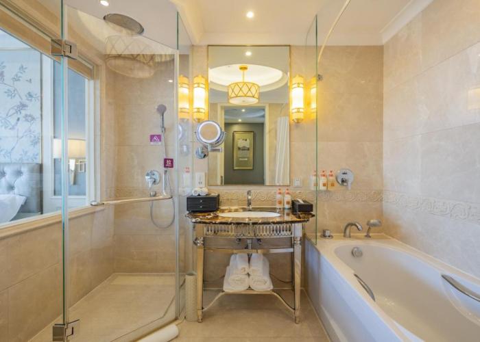 Crowne Plaza Zhengzhou, an IHG Hotel