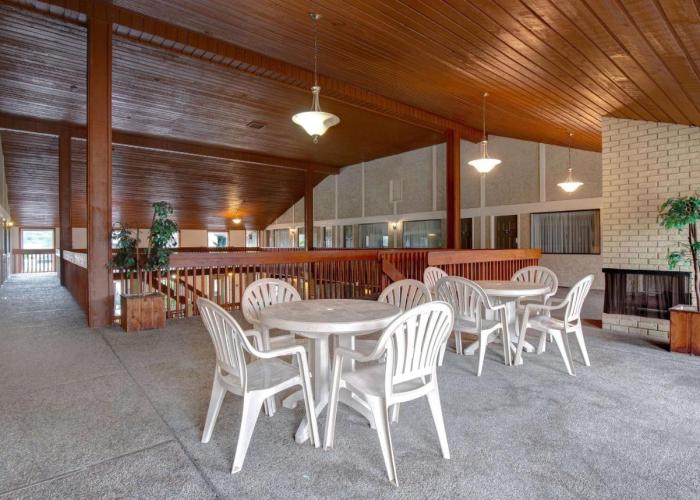 Days Inn by Wyndham Vernon