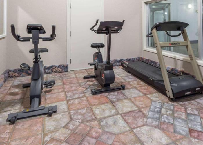 Super 8 by Wyndham Medicine Hat AB