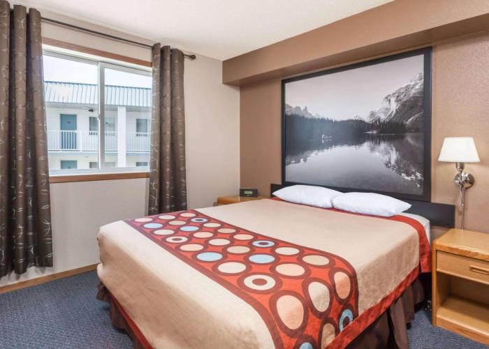 Super 8 by Wyndham Medicine Hat AB