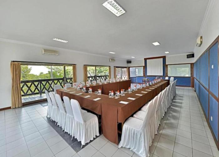 Grand Whiz Hotel Trawas Mojokerto