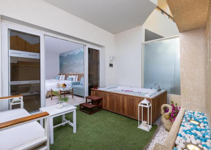 Amwaj Oyoun Resort & Casino