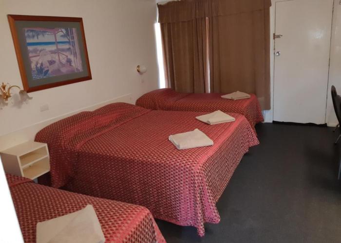 Colonial Inn Motel