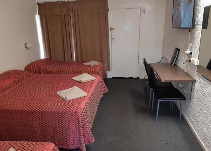 Colonial Inn Motel