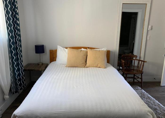 Black Rooster Guesthouse