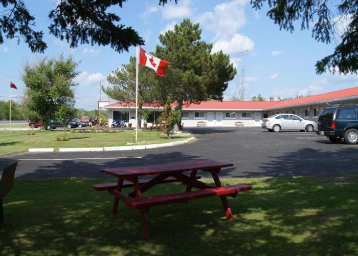Blue Jay Motel