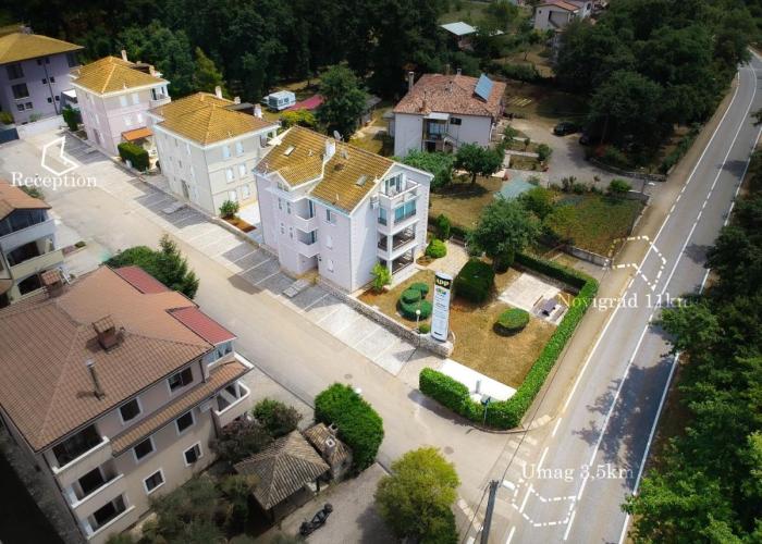 Apartments and Rooms Degra