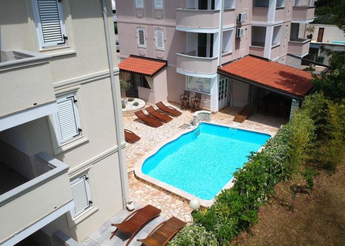 Apartments and Rooms Degra